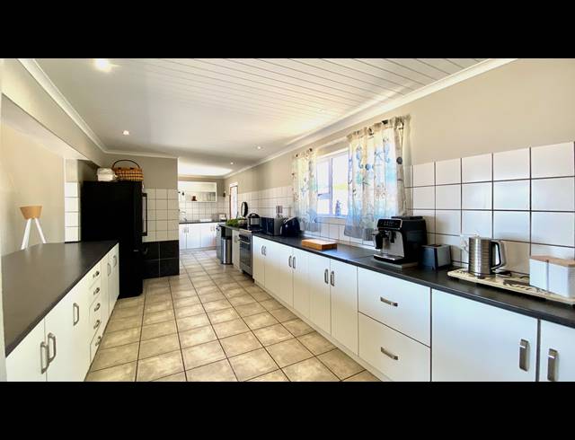4 BEDROOM HOUSE FOR SALE IN VELDDRIF